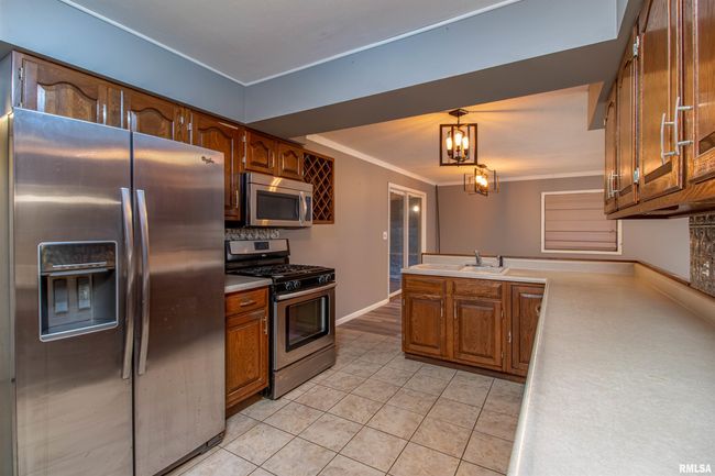 532 Meadowview Dr, House other with 4 bedrooms, 2 bathrooms and null parking in Clinton IA | Image 11