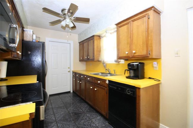 2202 Jones St, House other with 4 bedrooms, 2 bathrooms and 2 parking in Rosenberg TX | Image 16
