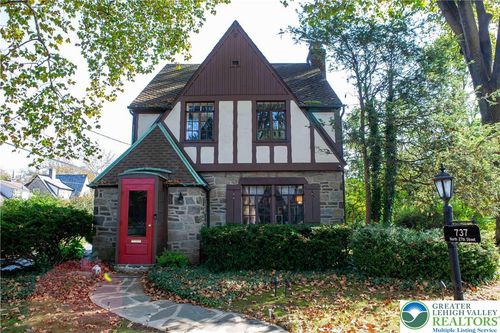 737 N 27th St, ALLENTOWN, PA, 18104-4223 | Card Image