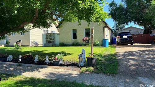 417 3rd Street, Estevan, SK, S4A0P1 | Card Image