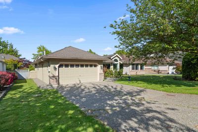 22109 Old Yale Rd, House other with 3 bedrooms, 2 bathrooms and 2 parking in Langley BC | Image 3