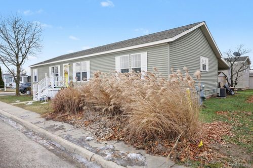 46229 Worlington Dr, Macomb, MI, 48044-3393 | Card Image