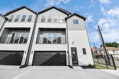 2418 Harrington St, Houston, TX, 77026-7324 | Card Image