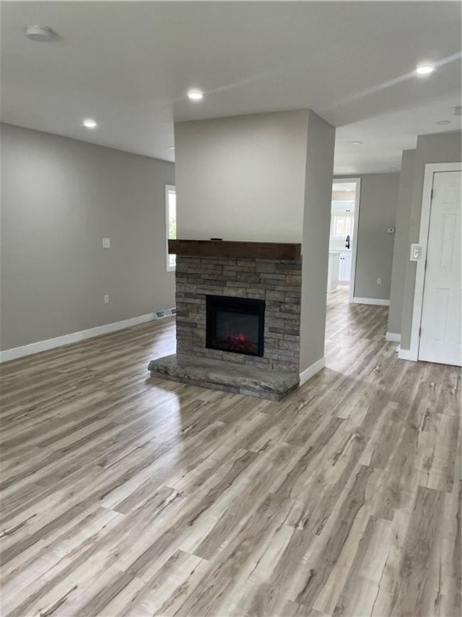 1215 Main St, House other with 3 bedrooms, 2 bathrooms and 4 parking in Bentleyville PA | Image 5