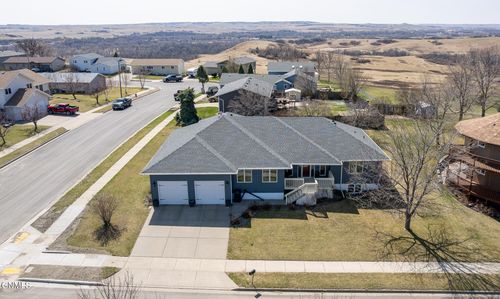 1003 Lohstreter Rd, Mandan, ND, 58554-2368 | Card Image