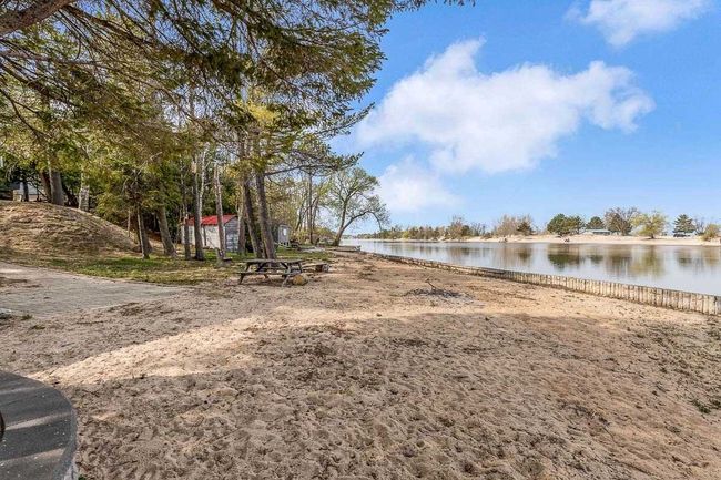 268 River Rd E, House other with 3 bedrooms, 2 bathrooms and 9 parking in Wasaga Beach ON | Image 11