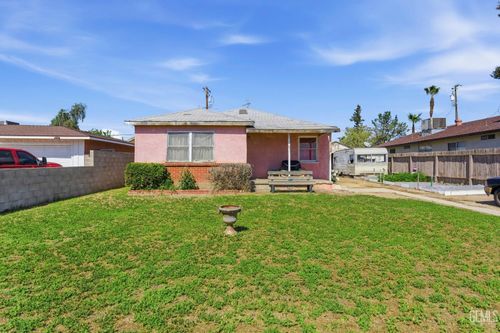 3318 Pioneer Dr, Bakersfield, CA, 93306-6334 | Card Image