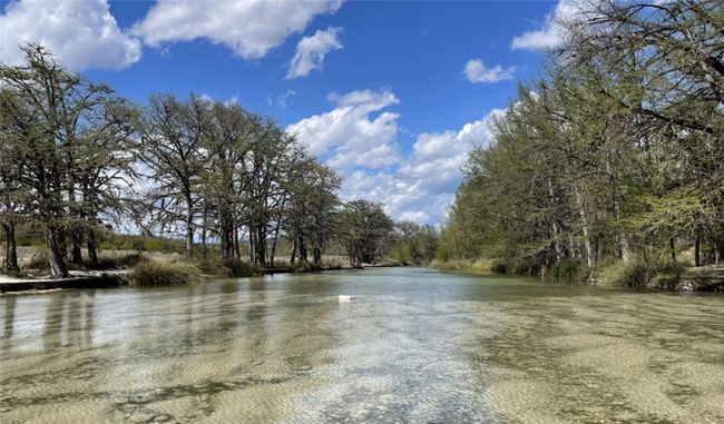197 N Tomahawk Way, House other with 3 bedrooms, 3 bathrooms and null parking in Concan TX | Image 15
