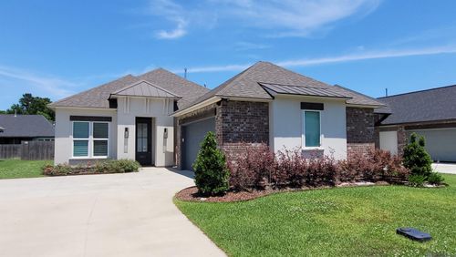 9587 S Creek Dr, Denham Springs, LA, 70726-2037 | Card Image