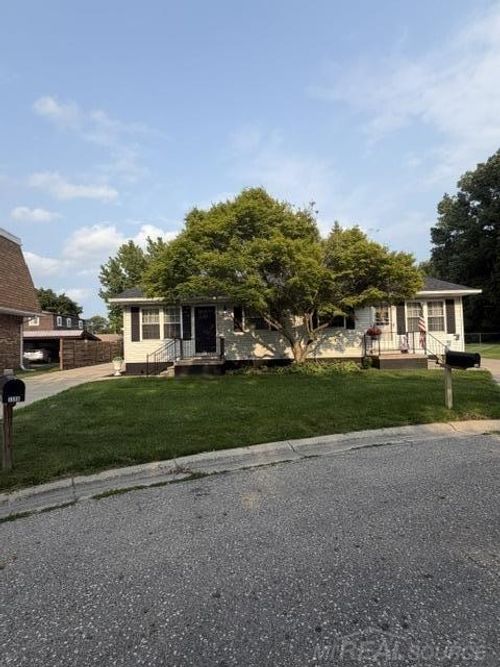 3506 Holland Park Ln, Port Huron, MI, 48060-1558 | Card Image