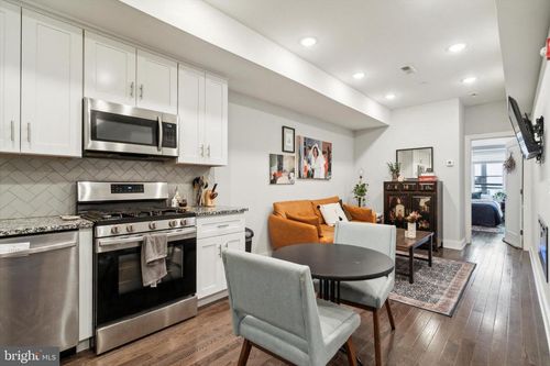 2-818 N 16th St, PHILADELPHIA, PA, 19130-2440 | Card Image