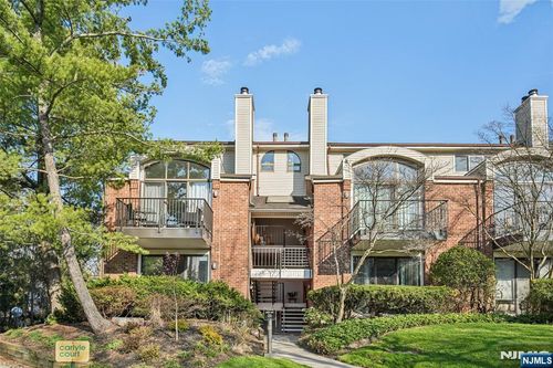 2 Carlyle Ct, Teaneck, NJ, 07666-6463 | Card Image
