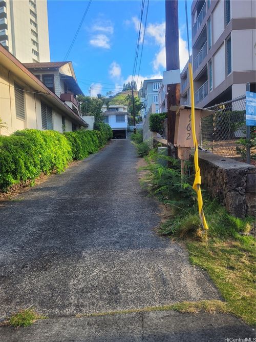 962 Spencer St, Honolulu, HI, 96822-3735 | Card Image