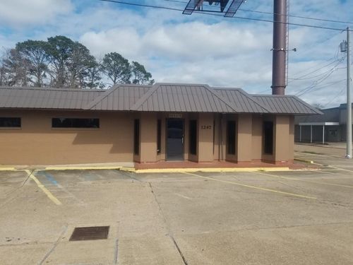 1247 Macarthur Dr, Alexandria, LA, 71303-3147 | Card Image