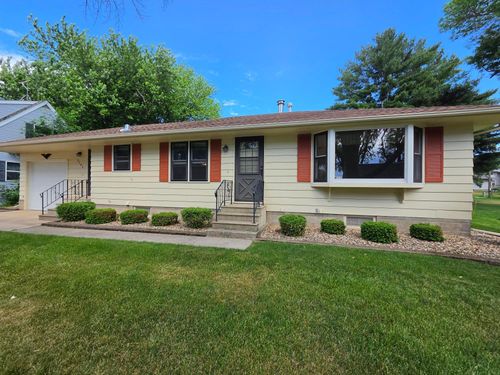 2202 Windsor Road, Albert Lea, MN, 56007 | Card Image