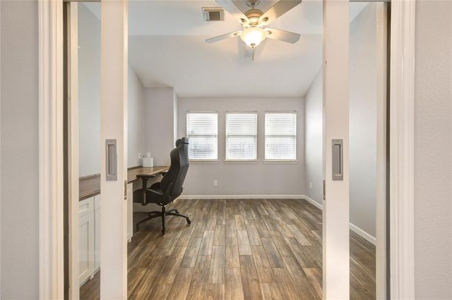 21811 Blossom Grove Ln, House other with 3 bedrooms, 2 bathrooms and 2 parking in Spring TX | Image 4