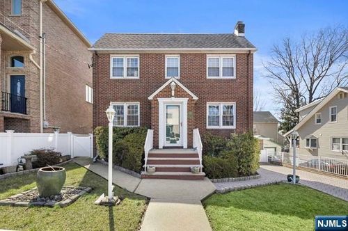 370 Aurora Ave, Cliffside Park, NJ, 07010-2111 | Card Image