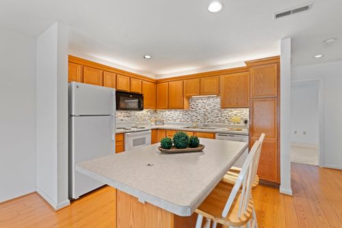 1626573 Tall Reeds Ln, Pewaukee, WI, 53072-6641 | Card Image
