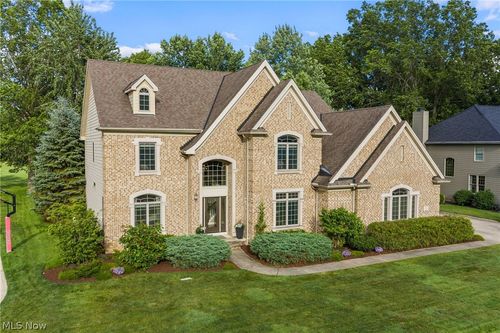 583 Legends Row, Avon Lake, OH, 44012-2268 | Card Image