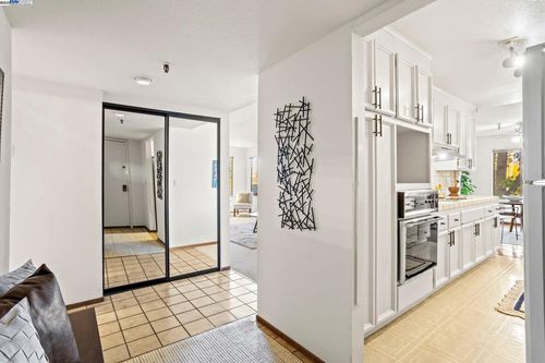 apt-325-1400 Carpentier St, San Leandro, CA, 94577-3657 | Card Image