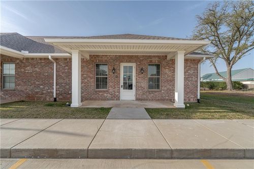 41 Calvert Dr, Alexandria, LA, 71303-3520 | Card Image