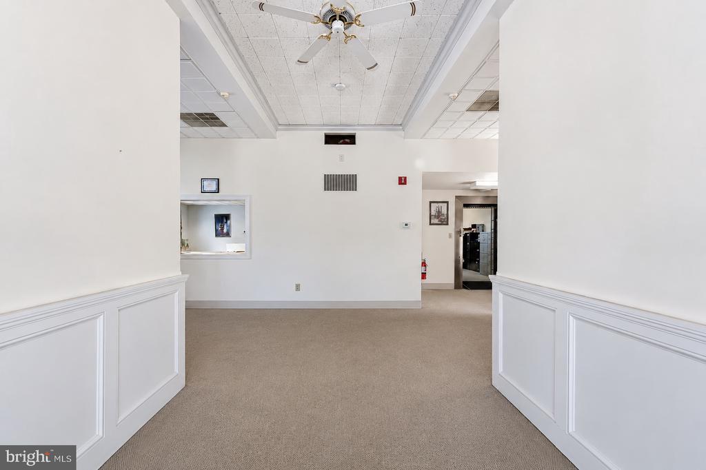 Commercial Sale in MANTUA 4