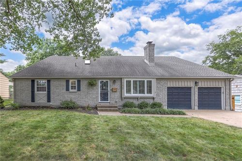 7620 Russell Rd, Prairie Vlg, KS, 66204-3182 | Card Image