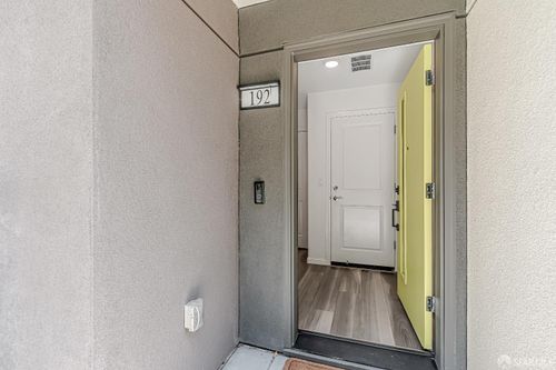 2-192 Waters Park Cir, San Mateo, CA, 94403-1190 | Card Image