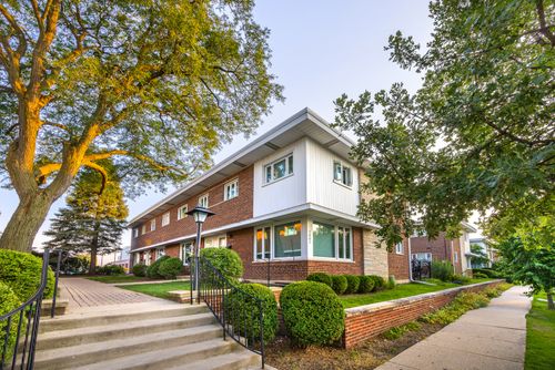 unit-b-1001 Peterson Ave, Park Ridge, IL, 60068-5267 | Card Image