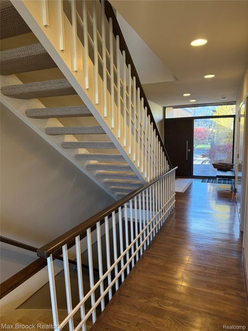 32696 Ravine Dr, Franklin, MI, 48025-1137 | Card Image