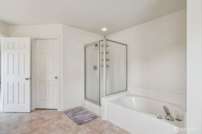 29709 217 Th Pl Se, House other with 3 bedrooms, 3 bathrooms and 2 parking in Kent WA | Image 29