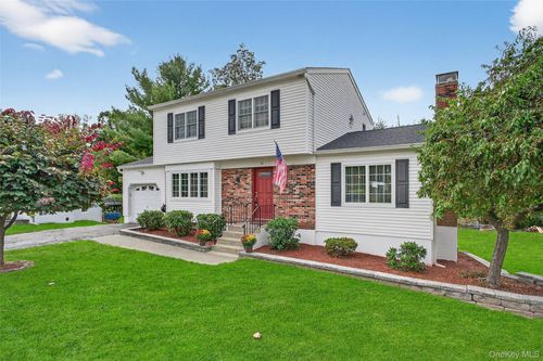 16 Puritan Ln, Washingtonville, NY, 10992-1324 | Card Image