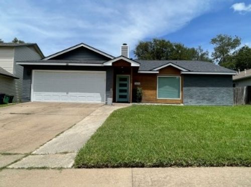 2606 Aylesbury Ln, Austin, TX, 78745-6811 | Card Image