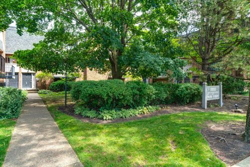 unit-7-1111 S Waukegan Rd, Lake Forest, IL, 60045-3758 | Card Image