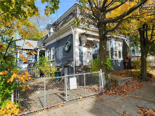 102 Willow St, Woonsocket, RI, 02895-4518 | Card Image