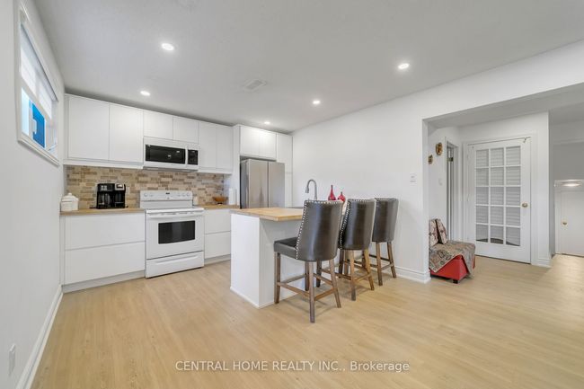 20 Hollis Cres, House other with 4 bedrooms, 3 bathrooms and 4 parking in Holland Landing ON | Image 26