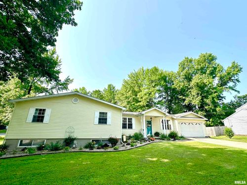 65 Sherwood Dr, Centralia, IL, 62801-3715 | Card Image