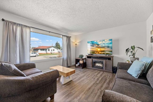 2143 18 Avenue, Home with 3 bedrooms, 1 bathrooms and 4 parking in Didsbury AB | Image 4