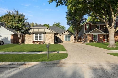 5624 Fox Hunt Dr, Arlington, TX, 76017-4556 | Card Image