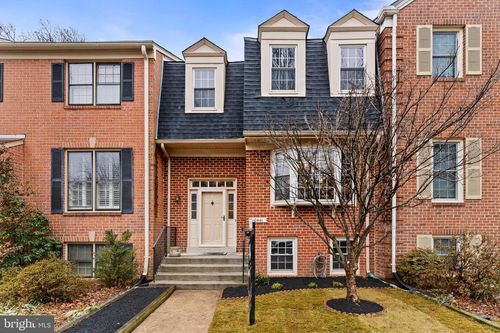 10441 Carriagepark Ct, FAIRFAX, VA, 22032-2366 | Card Image