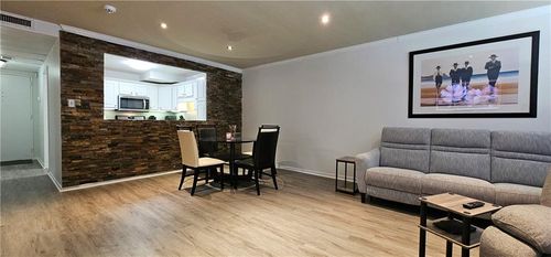 apt-316-2965 Pharr Court South Nw, Atlanta, GA, 30305-2136 | Card Image