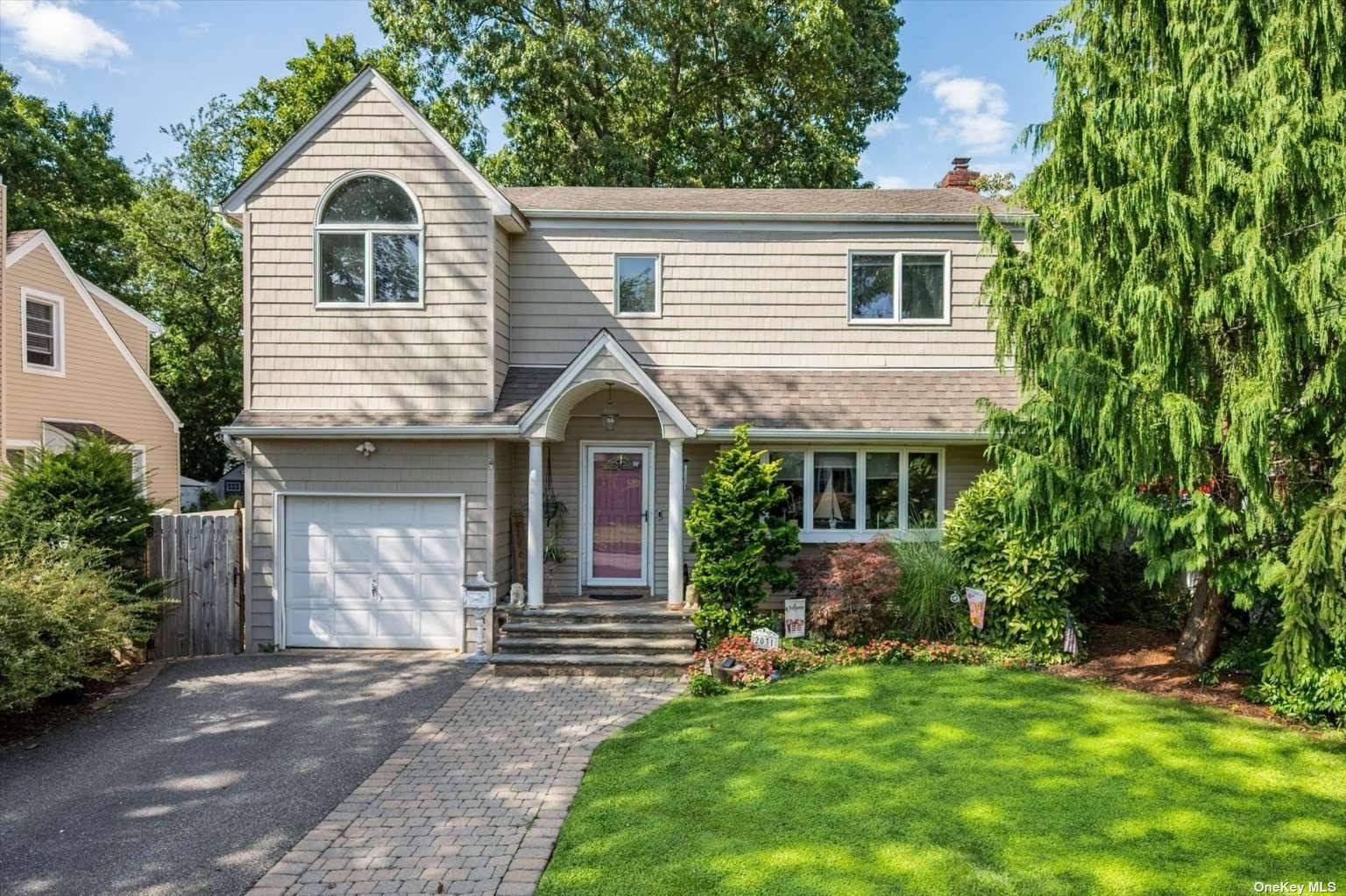Potter Ave, Merrick, NY 11566