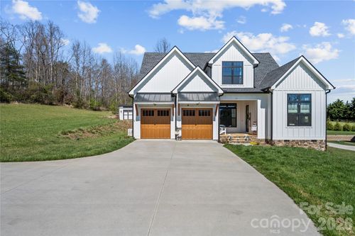 122 Wintercress Dr, Mills River, NC, 28759-0127 | Card Image