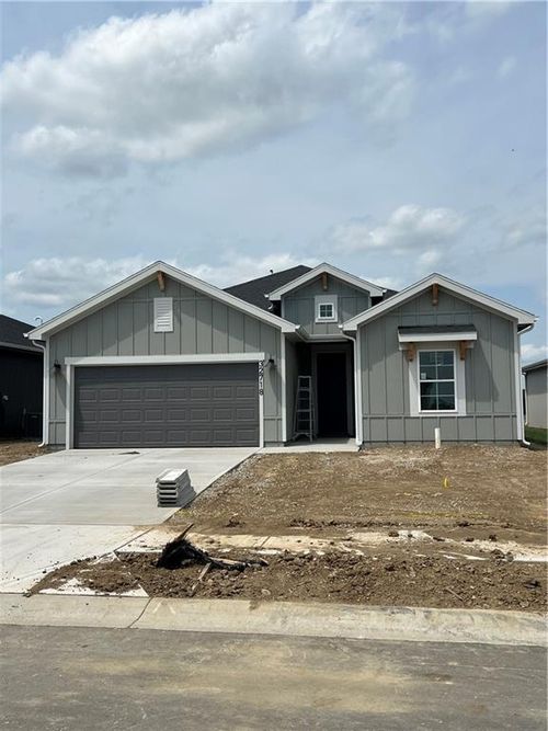 32718 W 176th Ter, Gardner, KS, 66030 | Card Image