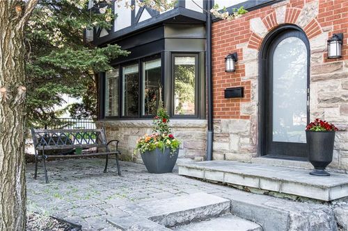 3 Oakwood Pl, Hamilton, ON, L8S4C9 | Card Image