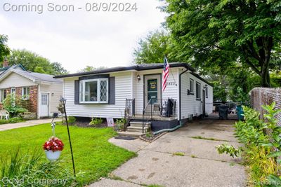 23425 Cayuga Avenue, Home with 3 bedrooms, 1 bathrooms and null parking in Hazel Park MI | Image 1