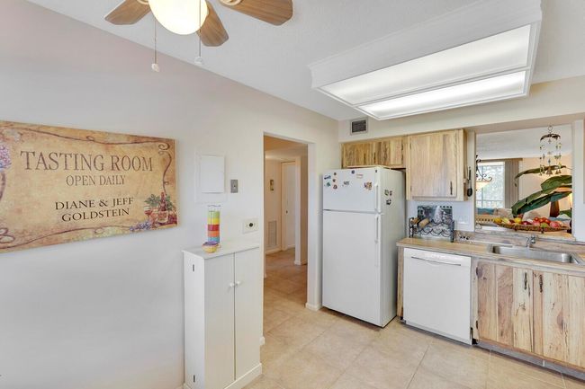 APT-301 - 7300 Lake Circle Dr, Condo with 2 bedrooms, 2 bathrooms and null parking in Margate FL | Image 10
