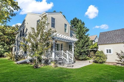 15 14th St, Bayville, NY, 11709-2309 | Card Image