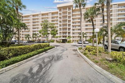 503 - 2671 S Course Dr, Condo with 2 bedrooms, 2 bathrooms and null parking in Pompano Beach FL | Image 2