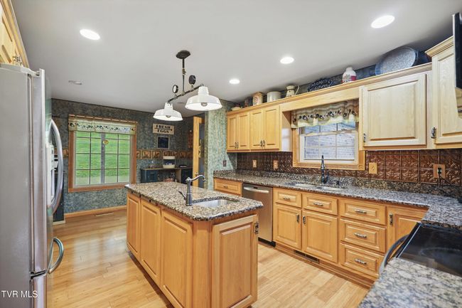 1124 Elizabethton Hwy, House other with 3 bedrooms, 3 bathrooms and null parking in Bluff City TN | Image 10
